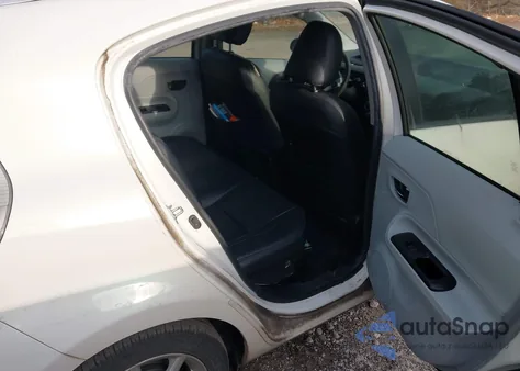 2012 Toyota Prius C Three из США, поврежденный, VIN JTDKDTB33C1015404